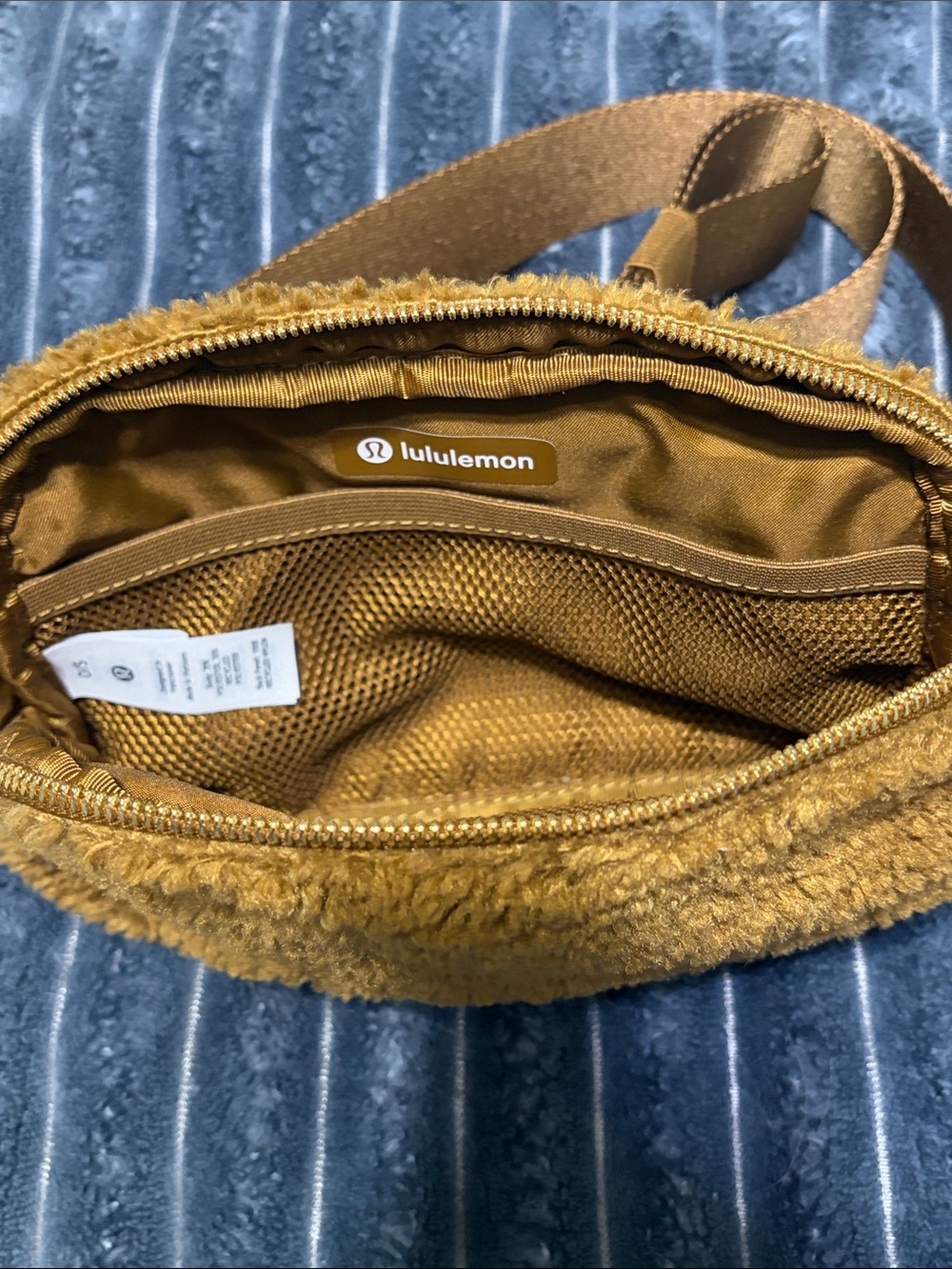 NWOT Lululemon Belt Bag Everywhere Belt Bag 1L Fleece Burnt Caramel Sold Out - Picture 12 of 13